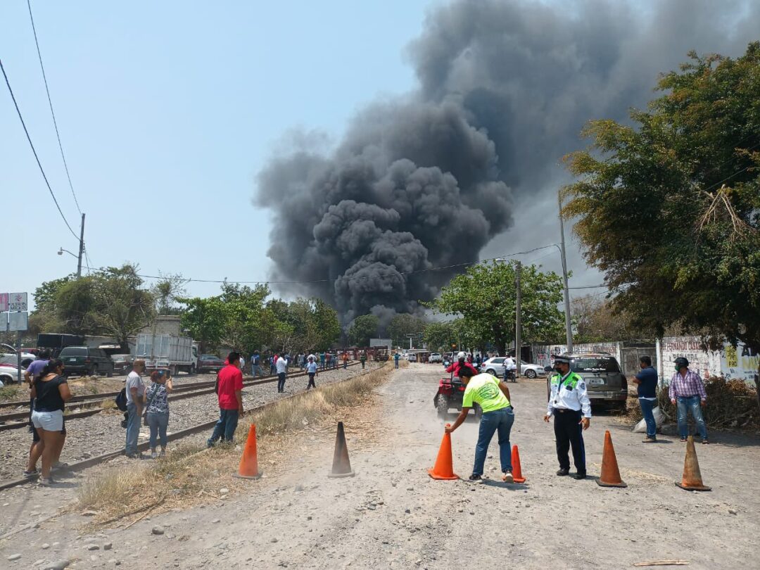 Se incendia bodega de desechos biológicos en Veracruz