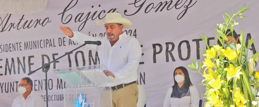 FGE Puebla detiene al presidente municipal de Acatlán de Osorio