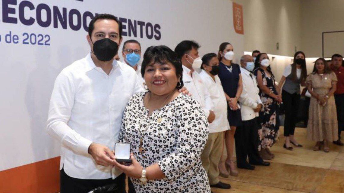 Mauricio Vila reconoce a maestras y maestros de Yucatán