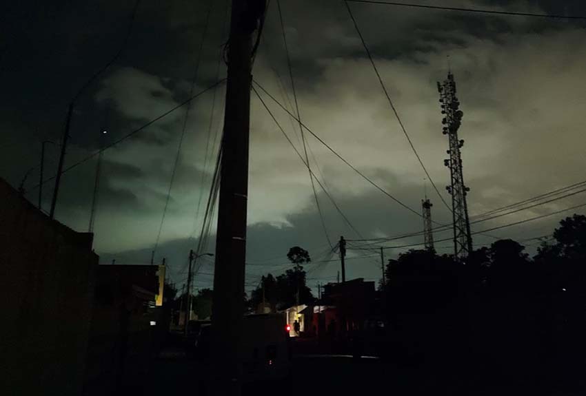 Mega apagón afecta a casi medio millón de casas en la Península de Yucatán