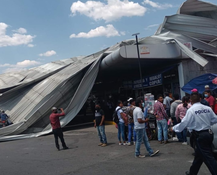 Se desploma techo en terminal de autobuses en Atlacomulco