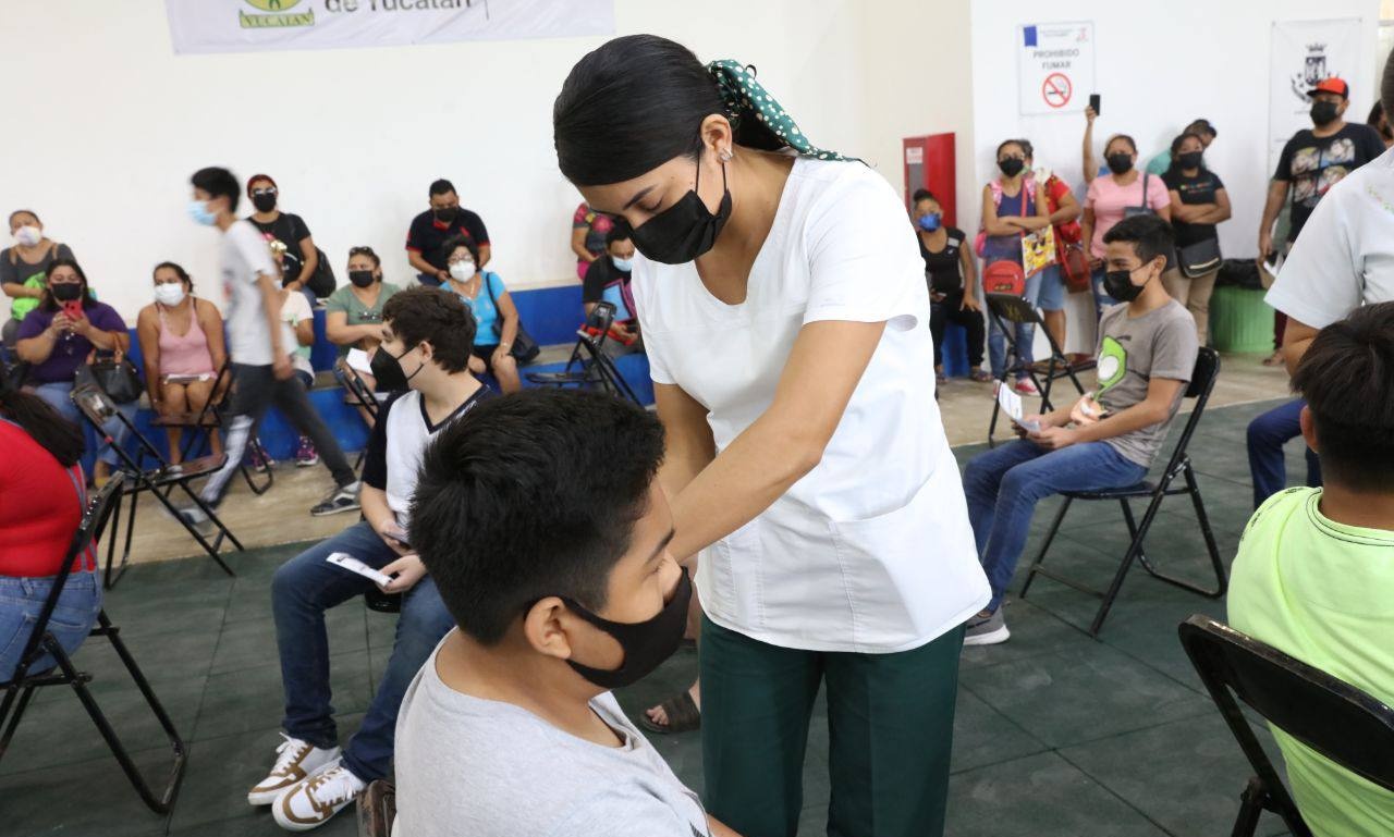 Yucatán inicia vacunación anticovid para jóvenes de 12 a 14 años de Mérida y otros 7 municipios