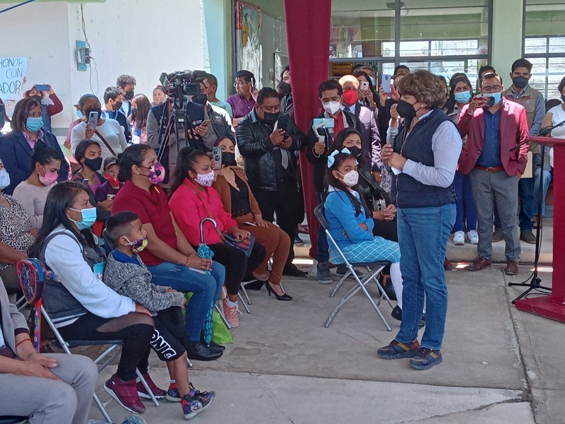 En Chimalhuacán, la maestra Delfina Gómez puso en marcha programa La Escuela es Nuestra