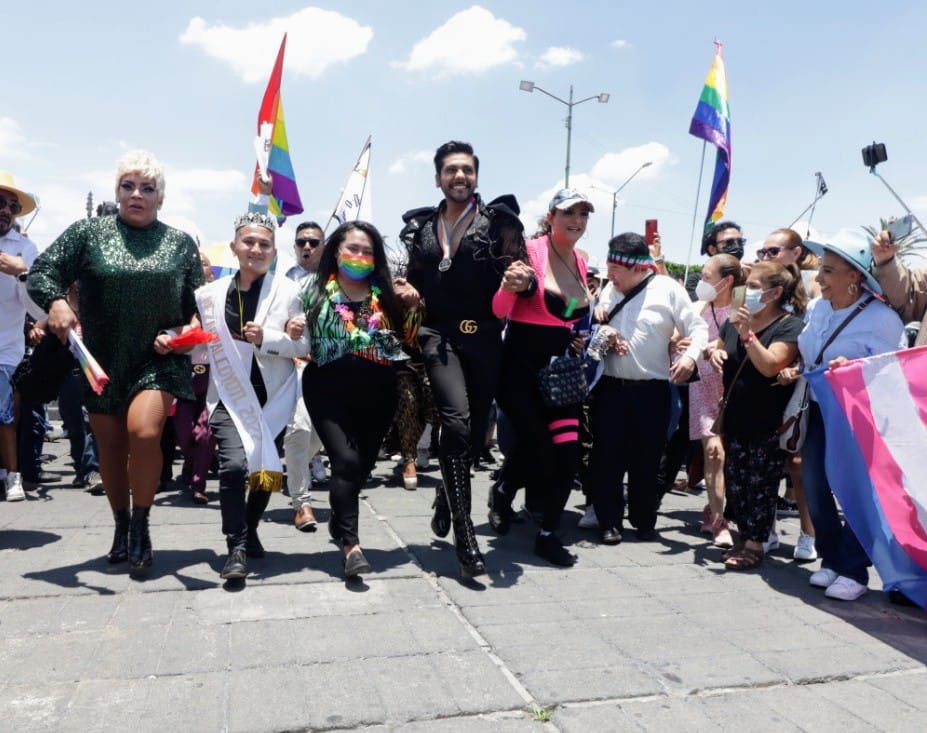 Adolfo Cerqueda participó en la primera marcha LGBTTTIQ+ de Nezahualcóyotl