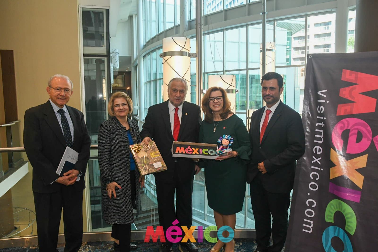 Aerolíneas canadienses interesadas en incrementar frecuencias y destinos en México