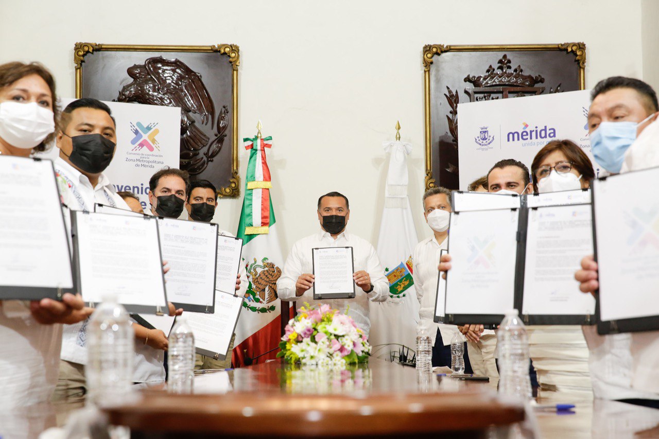 Alcaldes firman convenio para mejorar calidad de vida en Yucatán