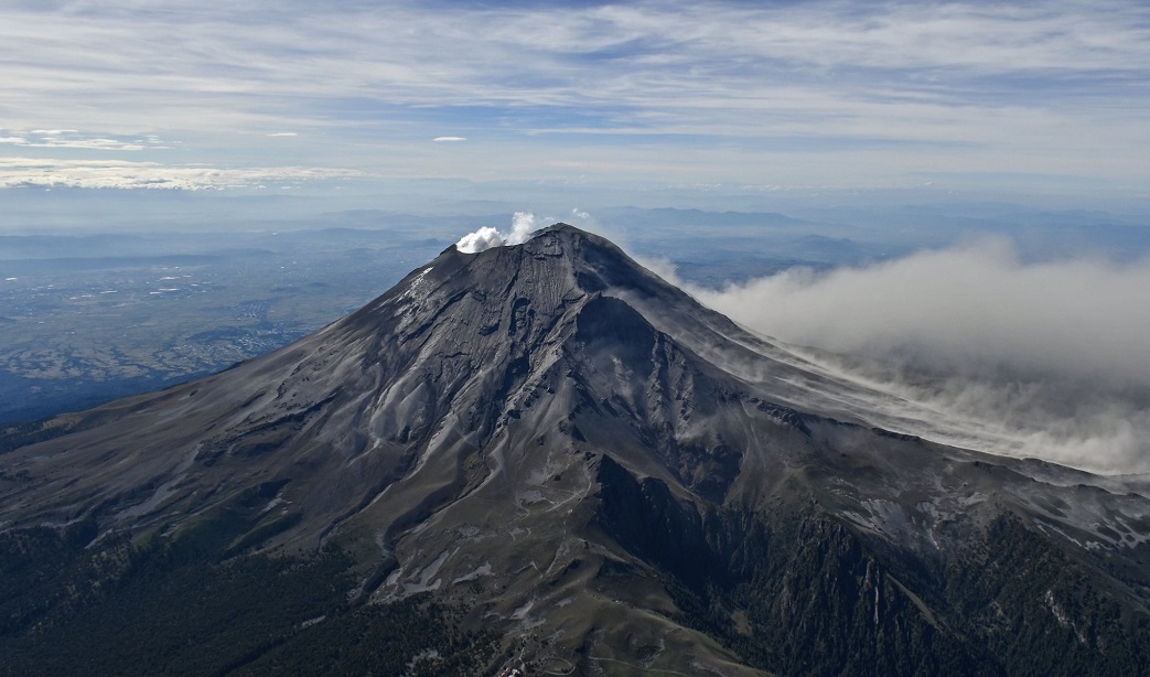 Fallece una mujer tras escalar el volcán Popocatépetl de forma clandestina