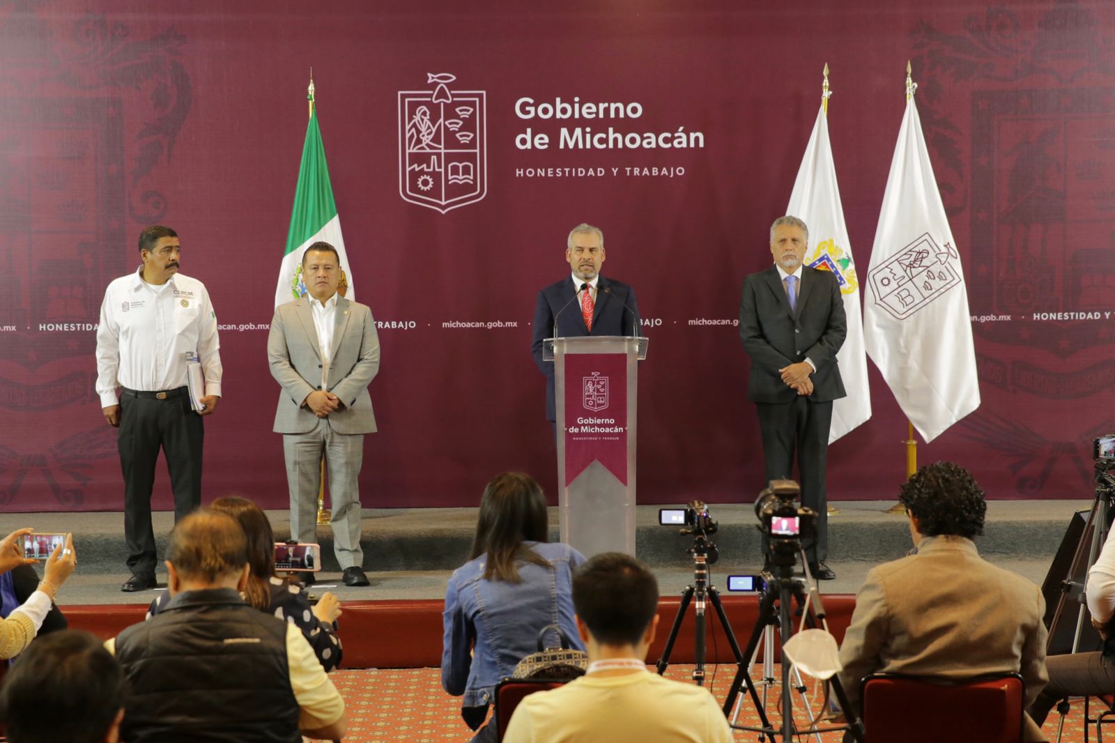 Michoacán invierte 7 mil 600 mdp en rehabilitación de carreteras