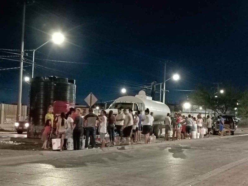 Personas armadas ‘secuestran’ pipa de agua en Monterrey