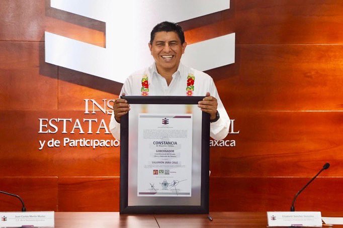 Salomón Jara recibe su constancia como gobernador electo de Oaxaca