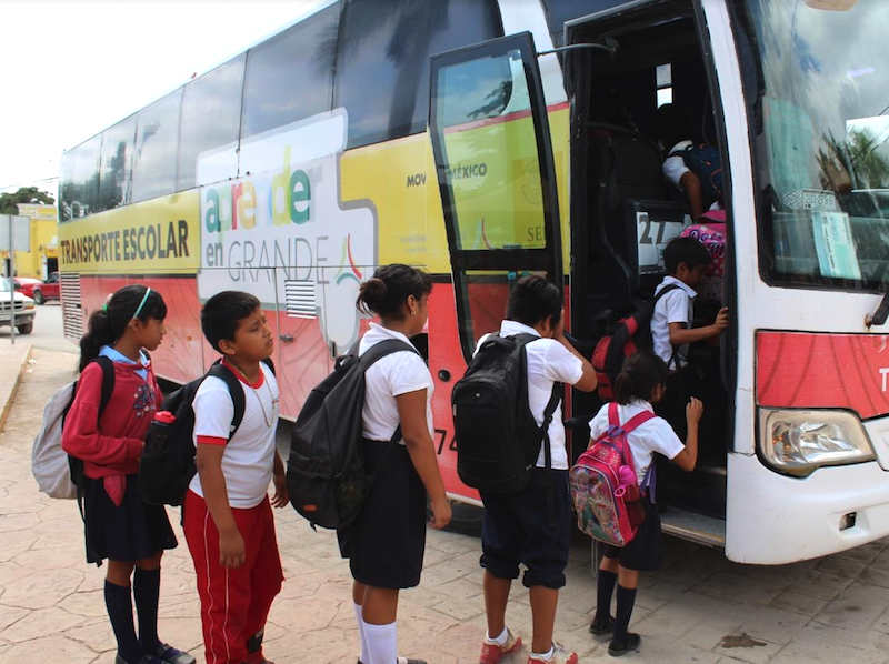 Impulsan iniciativa para garantizar transporte gratuito a estudiantes de escuelas públicas