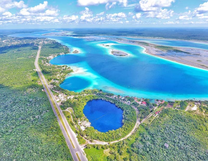 Laguna de Bacalar y sus colores no están en riesgo por el Tren Maya: AMLO