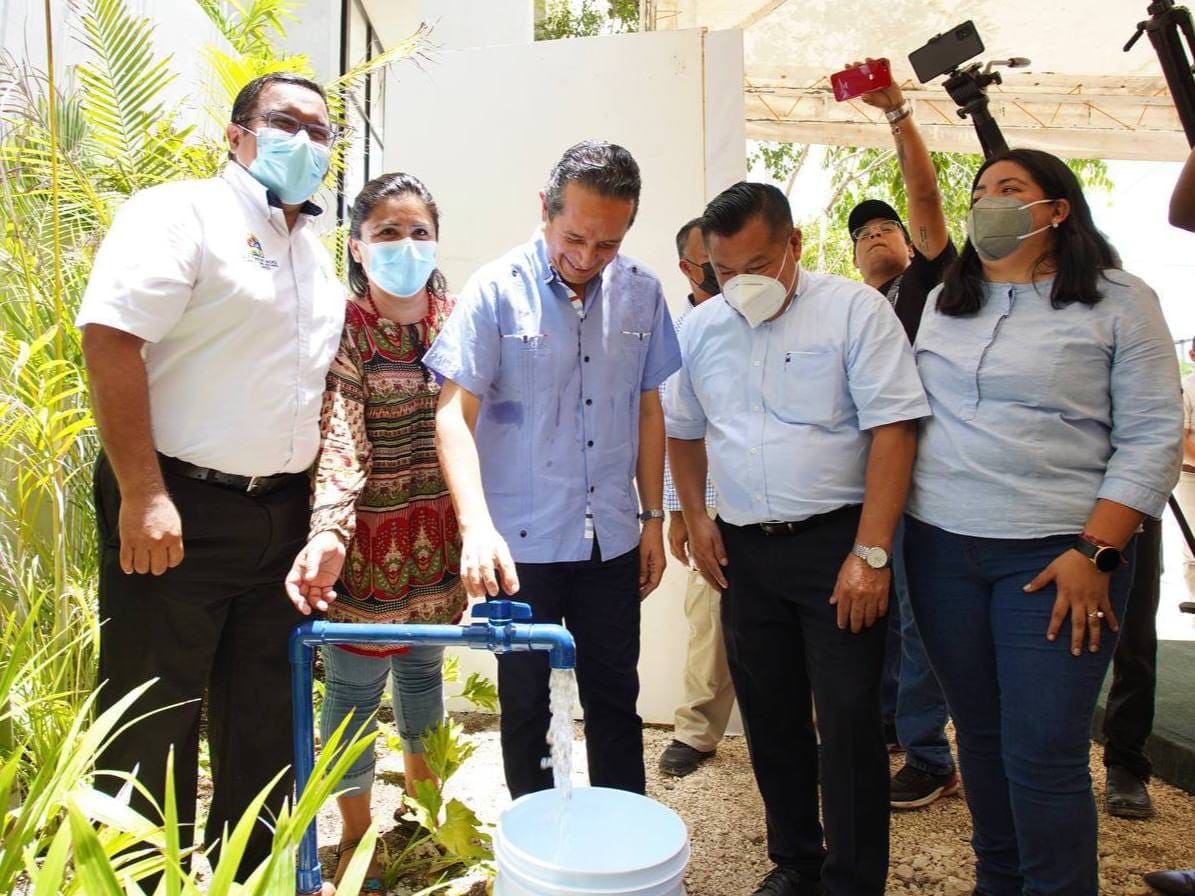 Carlos Joaquín inaugura segunda fase de la red de agua potable de “La Veleta” en Tulum