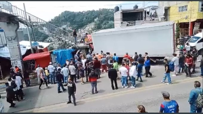 Choque en la Naucalpan-Toluca deja cuatro muertos y una menor lesionada