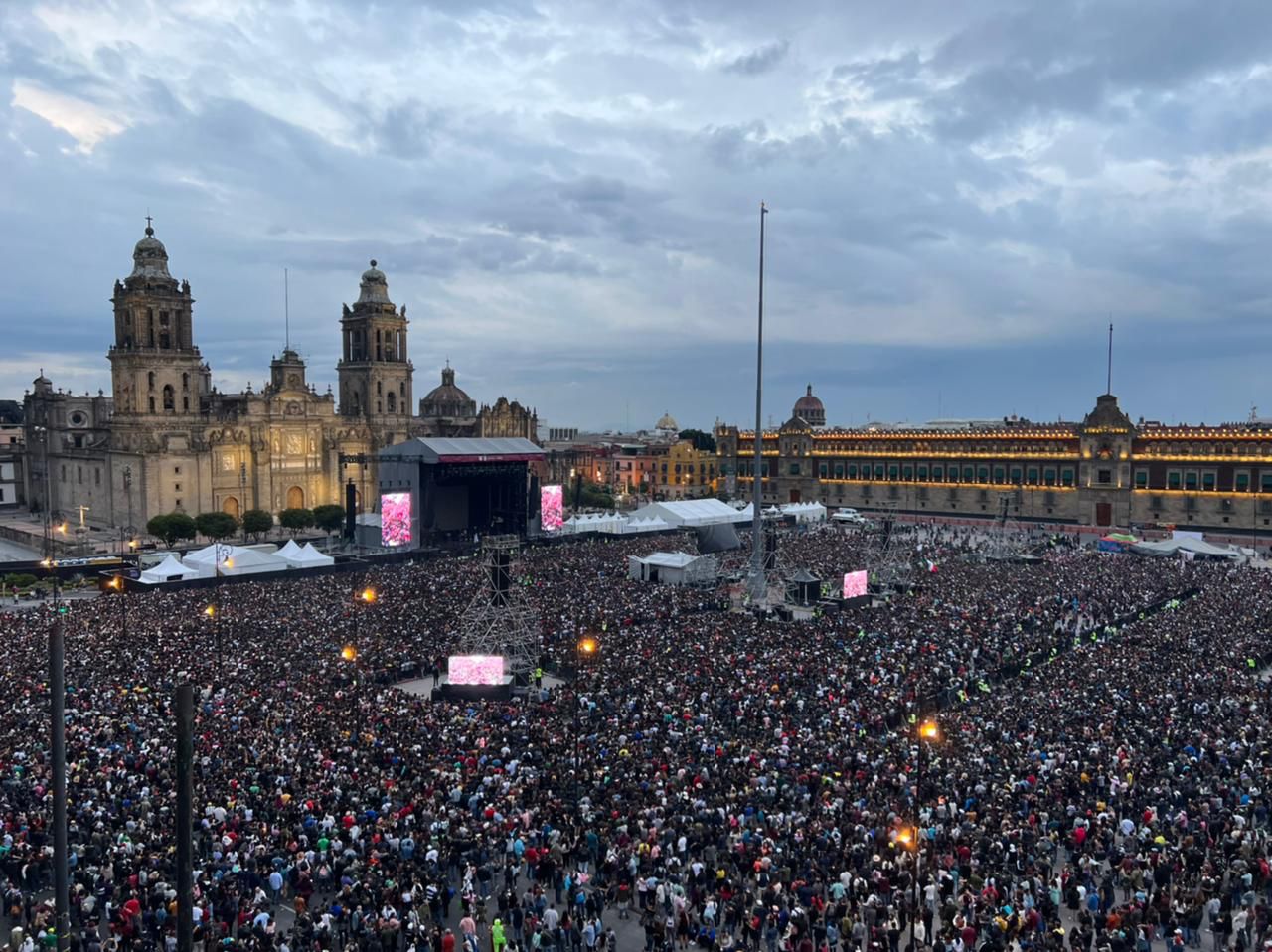 110 mil personas asistieron al concierto de la Maldita Vecindad en el Zócalo Capitalino