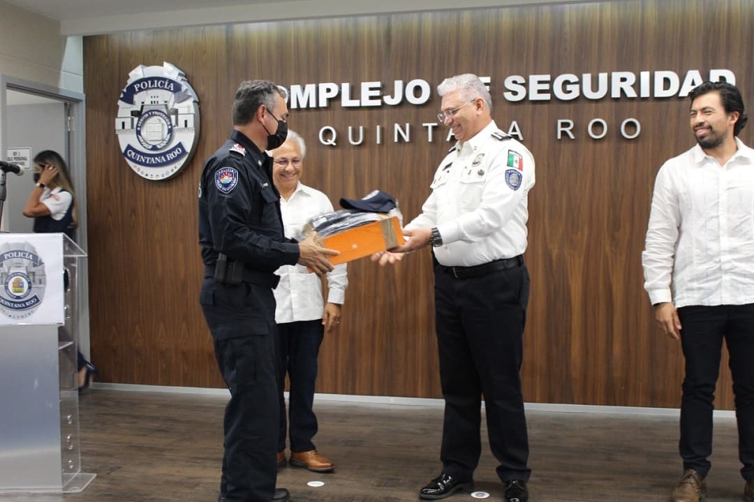 uniformes, policías , Quintana Roo, Carlos Joaquín