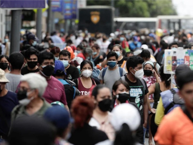 La Secretaria de Salud de Perú anunció el regreso del uso de cubrebocas obligatorio en espacios cerrados y abiertos.