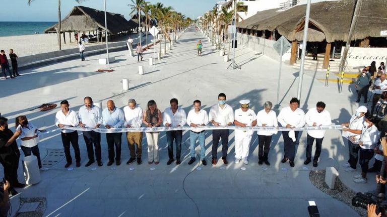 Mauricio Vila entrega el renovado Malecón Tradicional de Progreso