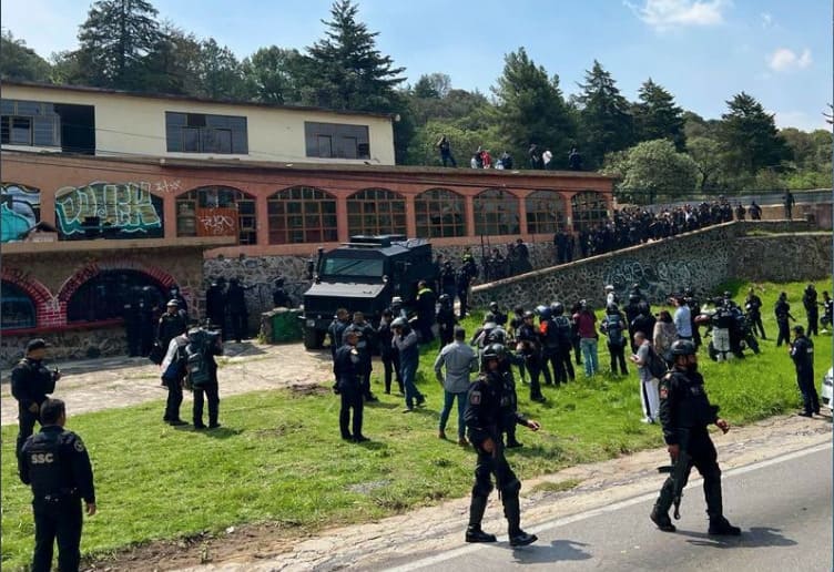 Policías se enfrentan a grupo armado en la México-Cuernavaca