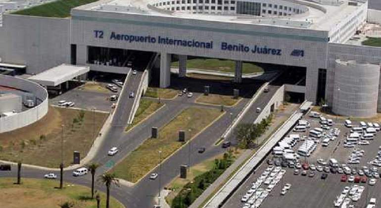 Anuncia AMLO que reforzarán Terminal 2 y limitarán vuelos en el AICM