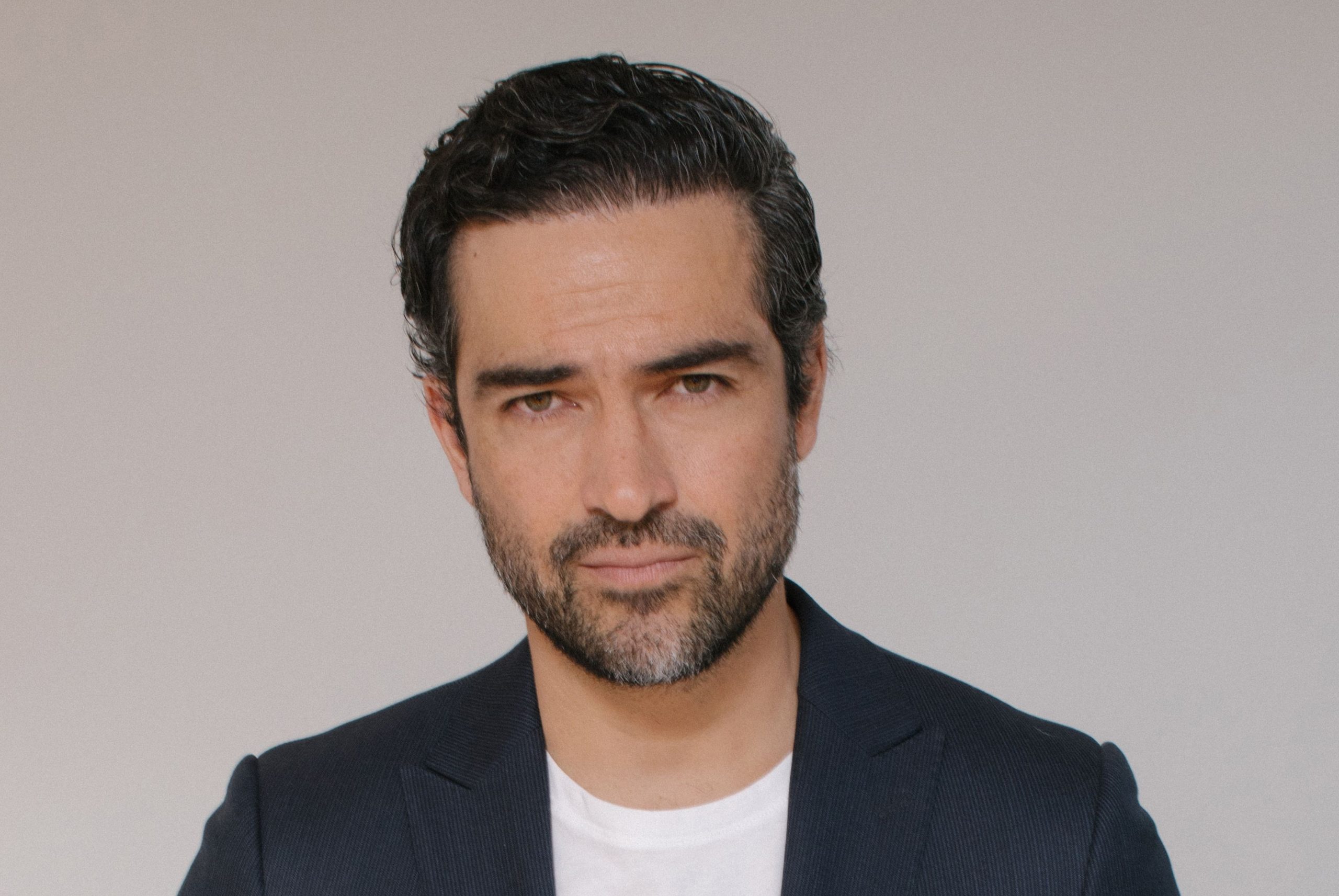 Alfonso Herrera, nominado como mejor actor de reparto por Ozark, en Imagen Awards