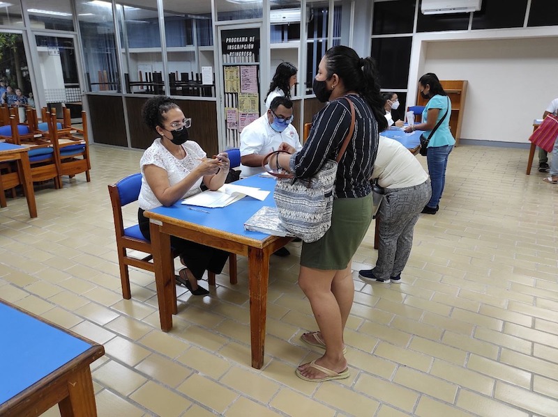 Cumple gobierno de Benito Juárez pago de becas para nivel secundaria