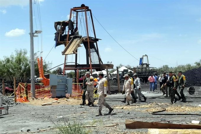 Familias de mineros aceptan plan de rescate; así como indemnización y memorial