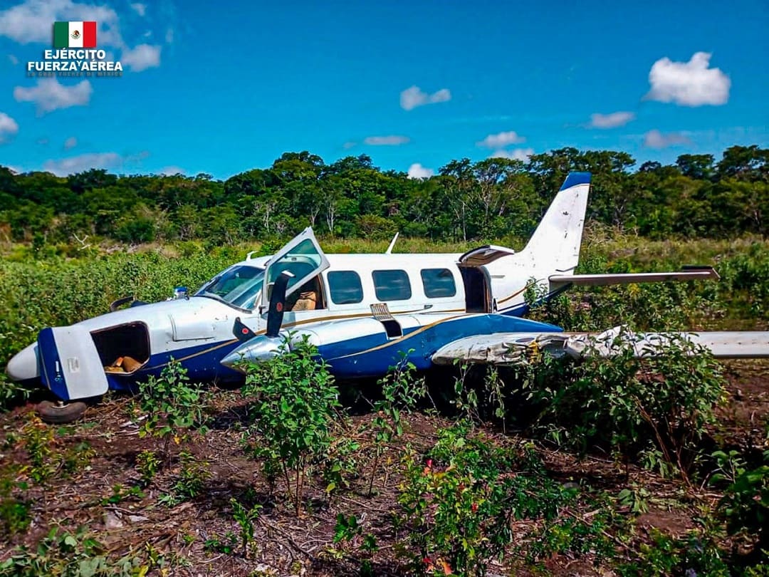 Interceptan avioneta con 460 kilogramos de cocaína en Campeche