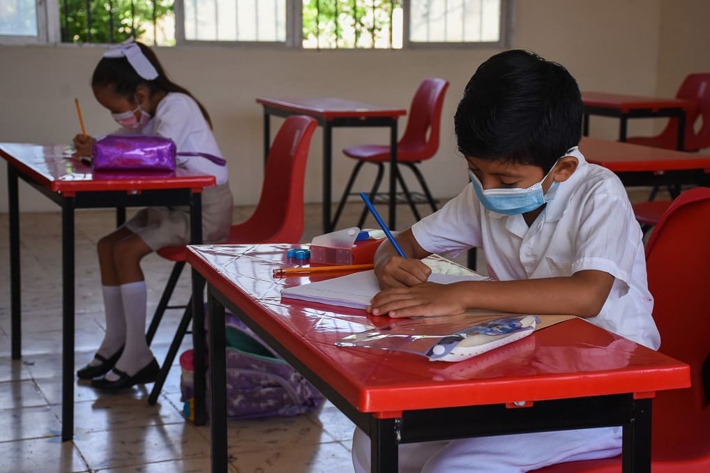 Más de 400 mil estudiantes regresan a clases en Quintana Roo