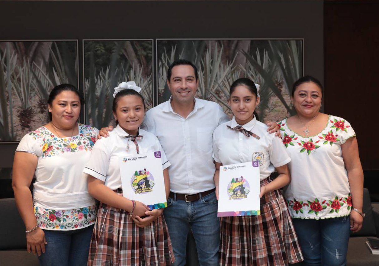 Mauricio Vila apoya a niñas yucatecas para que participen en concurso internacional de ciencias en Paraguay