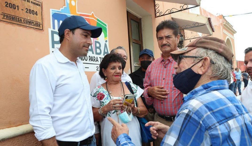 Mauricio Vila entrega apoyos a productores de Panabá