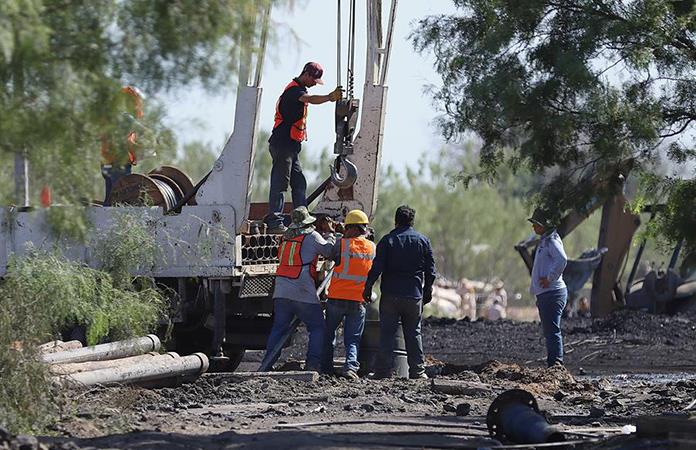 Protección Civil evalúa 3 opciones para entrar a rescatar a mineros en CoahuilProtección Civil evalúa 3 opciones para entrar a rescatar a mineros en Coahuila