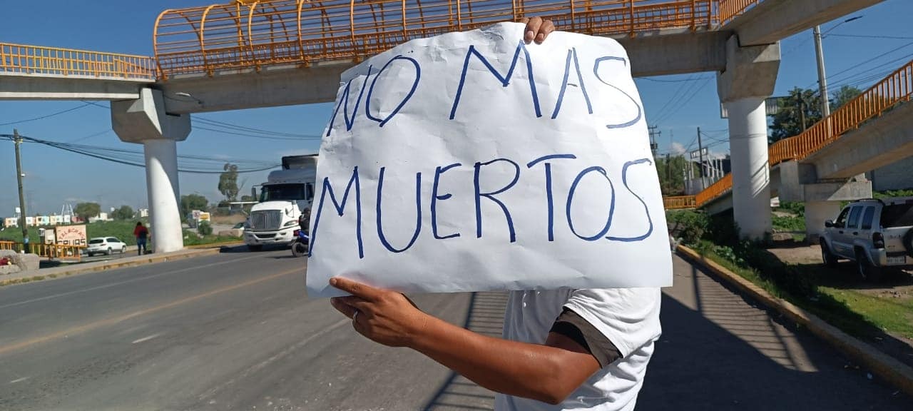 Transportistas colapsan la autopista México-Pachuca