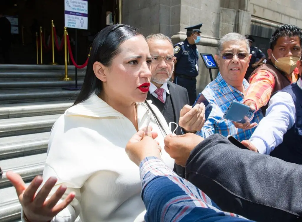 Sandra Cuevas interpuso controversia constitucional en la SCJN contra circulares del Gobierno Capitalino