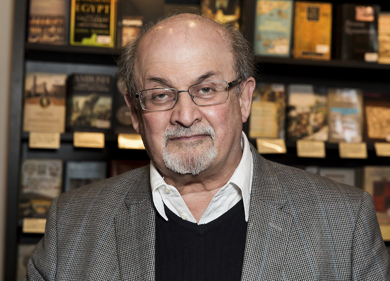 Irán se deslinda de ataque a Salman Rushdie