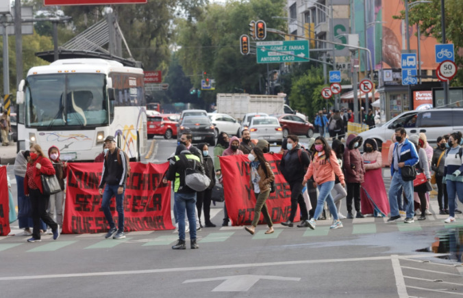 Bloqueo en Reforma e Insurgentes lleva más de 16 horas