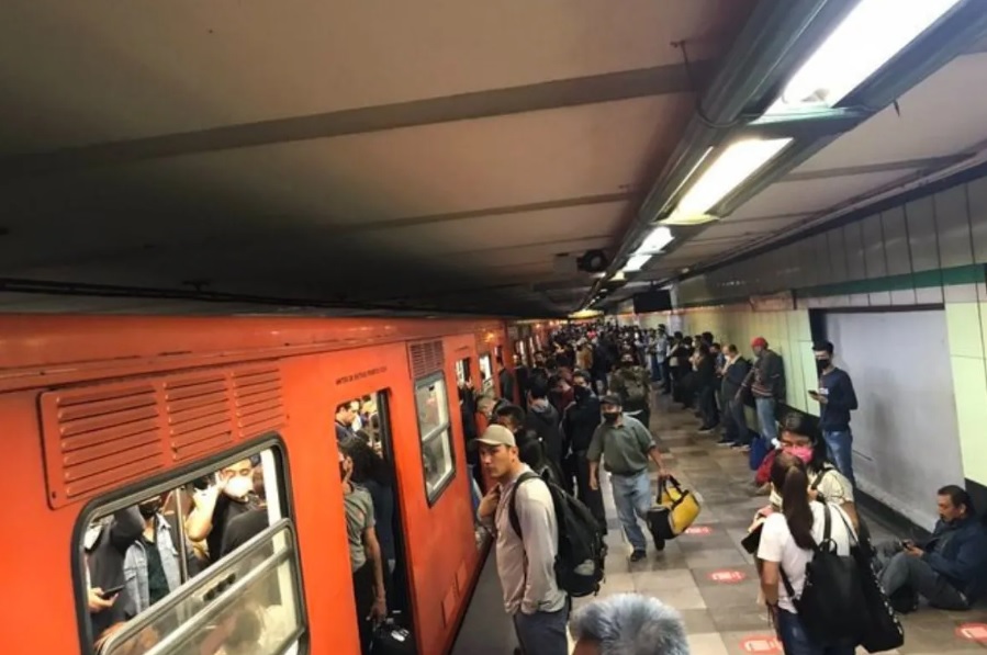 Caos en la Línea B del Metro; suspenden servicio tras incidente en estación Morelos