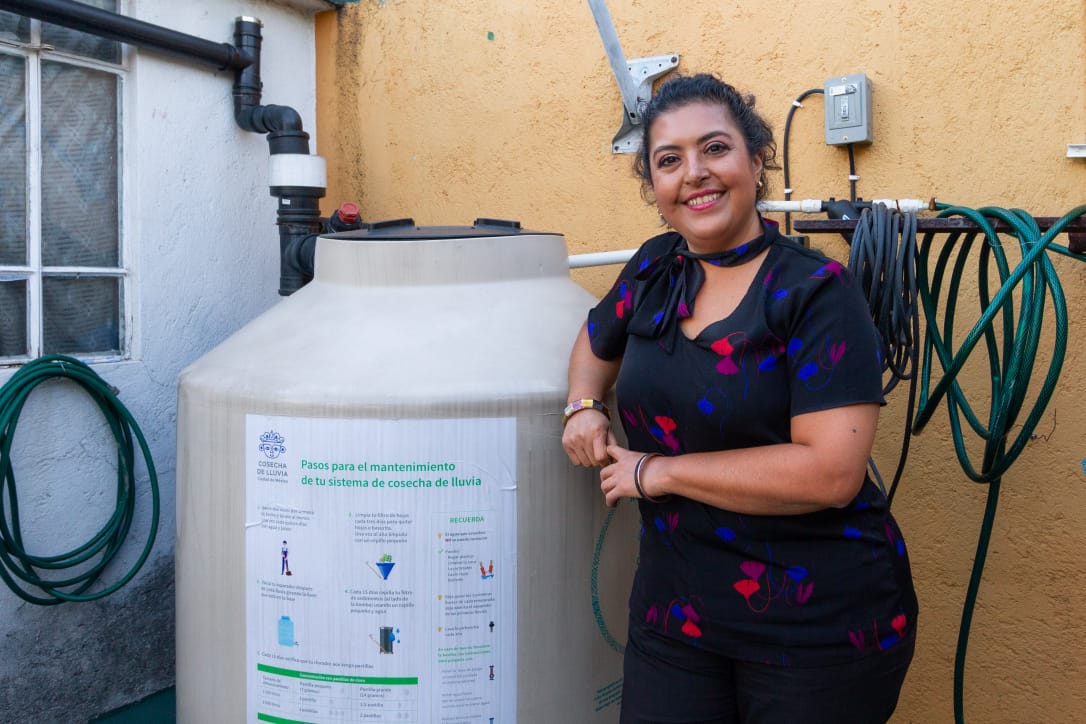 ¡Escasez de agua! Más de 25 mil mujeres cosechan la lluvia