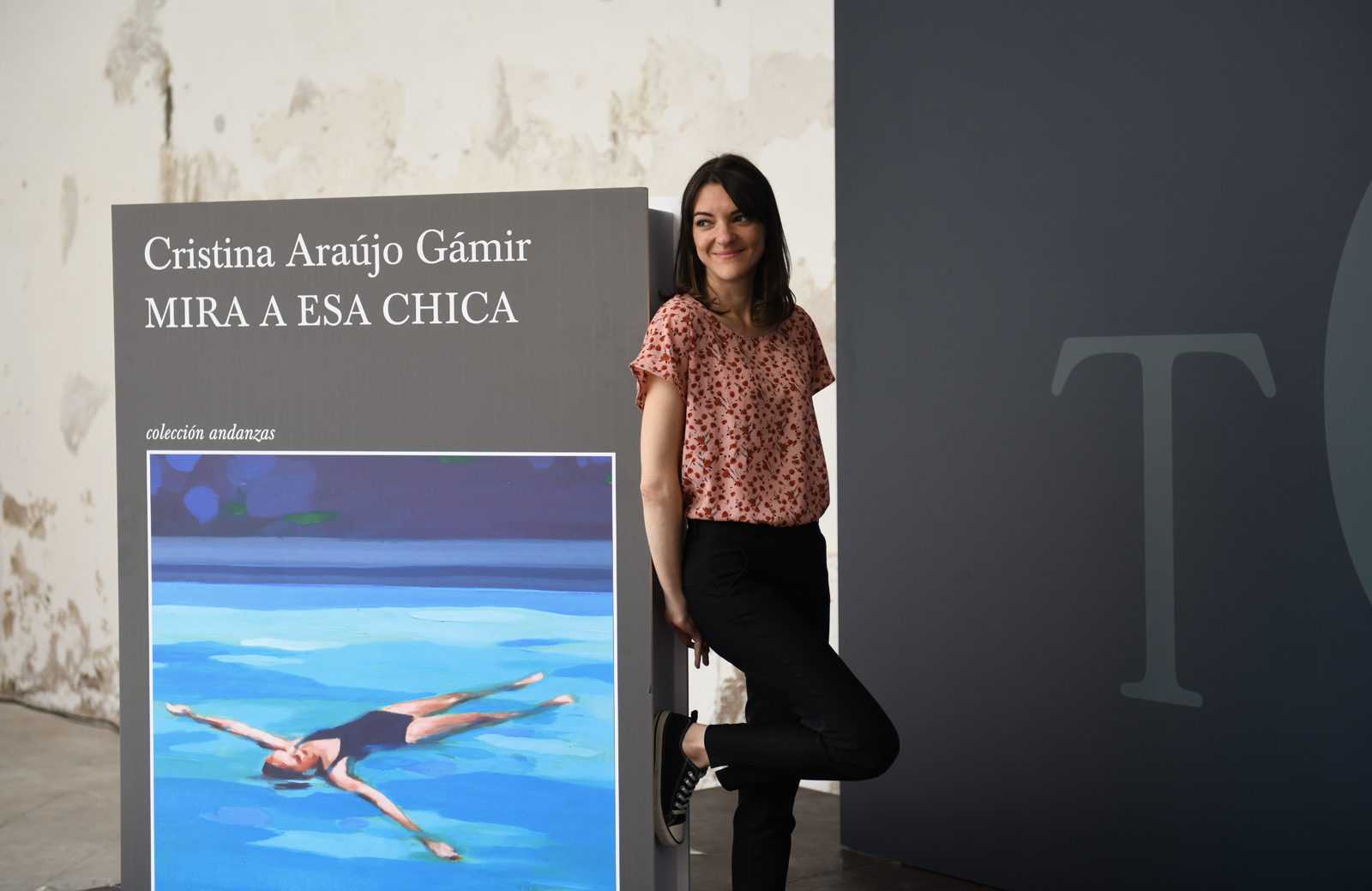 Cristina Araújo gana el Premio Tusquets 2022, con 'Mira a esa chica'