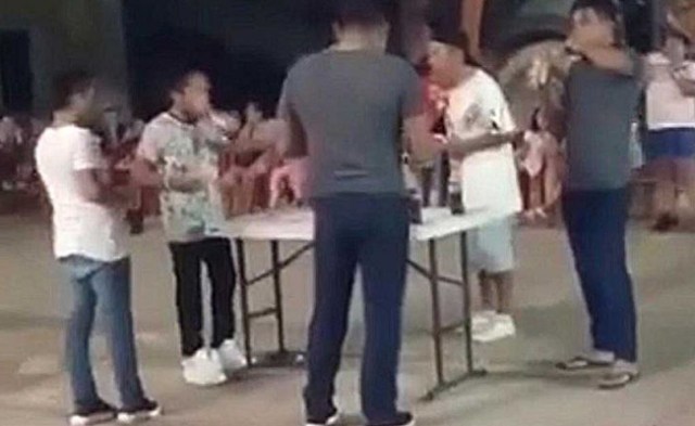 Hombre fallece al atragantarse durante concurso de comer pozole en Tinum, Yucatán