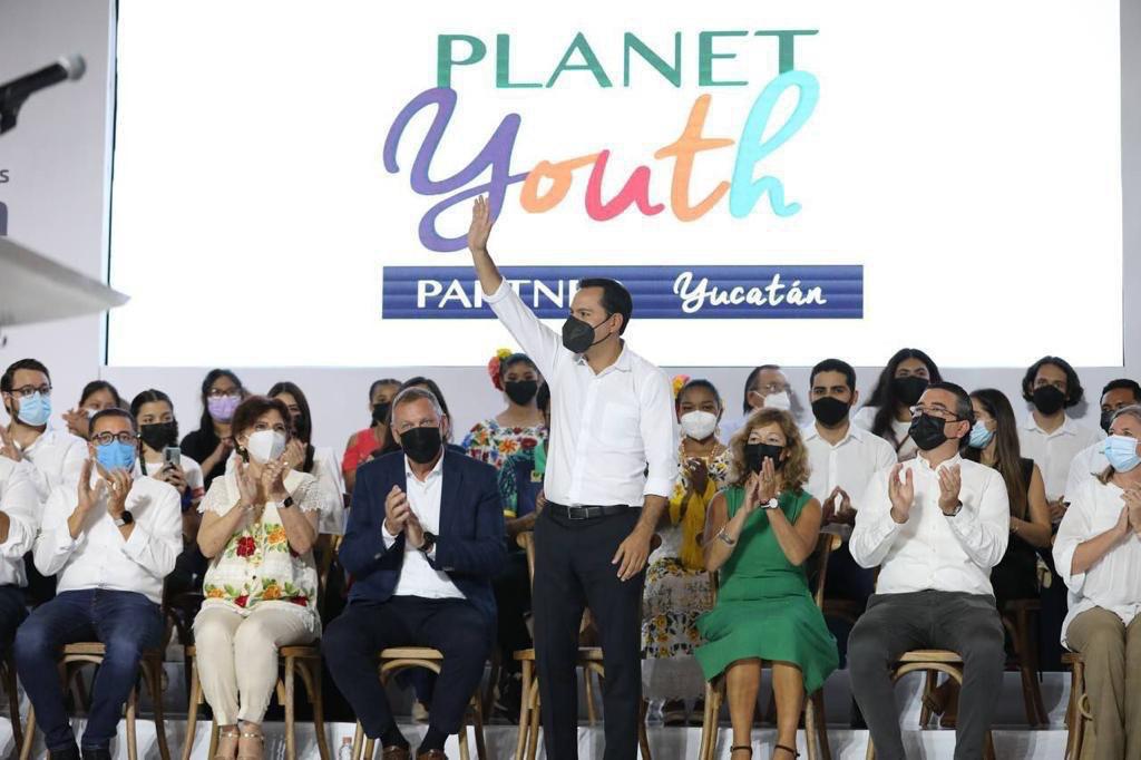 Mauricio Vila presenta el programa Juventudes Yucatán
