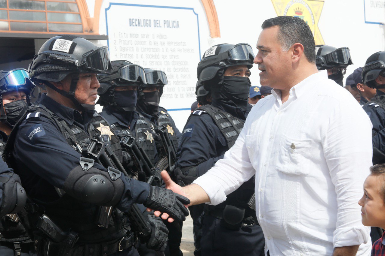 Renán Barrera reconoce la labor de las y los policías de Mérida