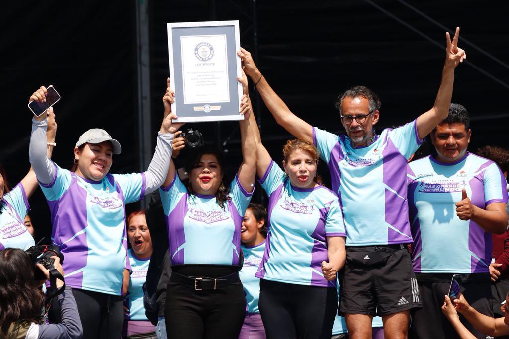 CDMX rompe Récord Guinnes por la clase de trampolines más grande del mundo