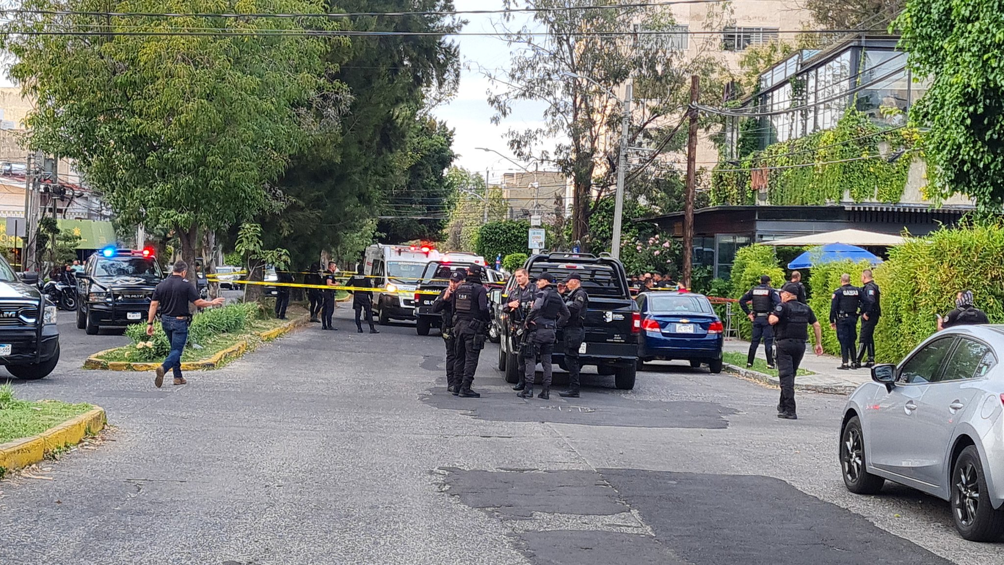 Funcionario de Puerto Vallarta y sus escoltas mueren en ataque a restaurante de Guadalajara