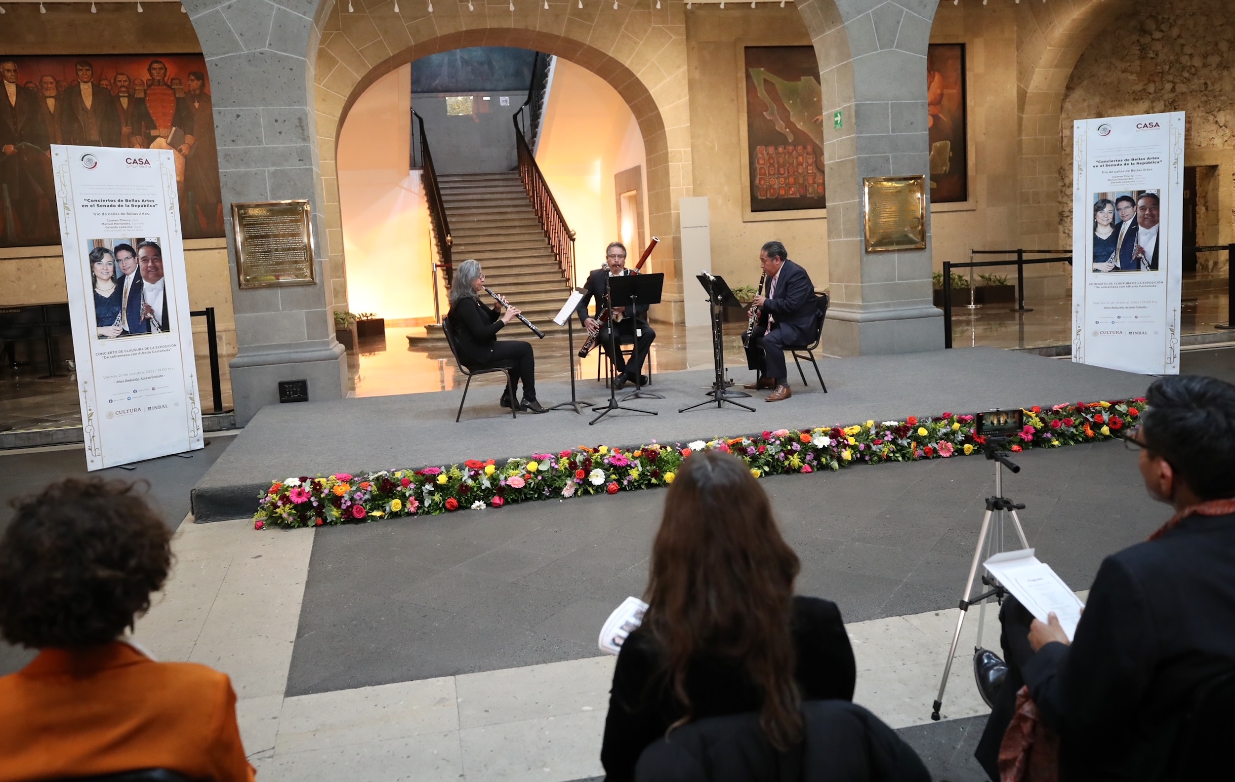 Clausuran exposición pictórica de Alfredo Castañeda con concierto de música francesa