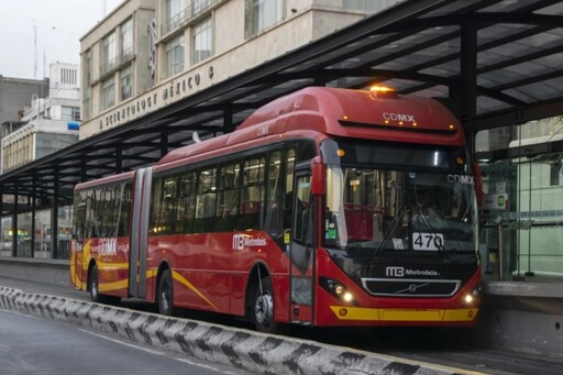 Con motivo del Desfile de Alebrijes, Metrobús informa horarios y rutas de servicio