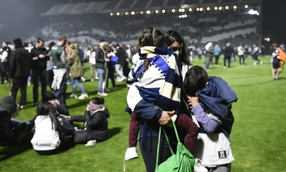 Por violencia, partido de futbol en Argentina es suspendido; hay un muerto