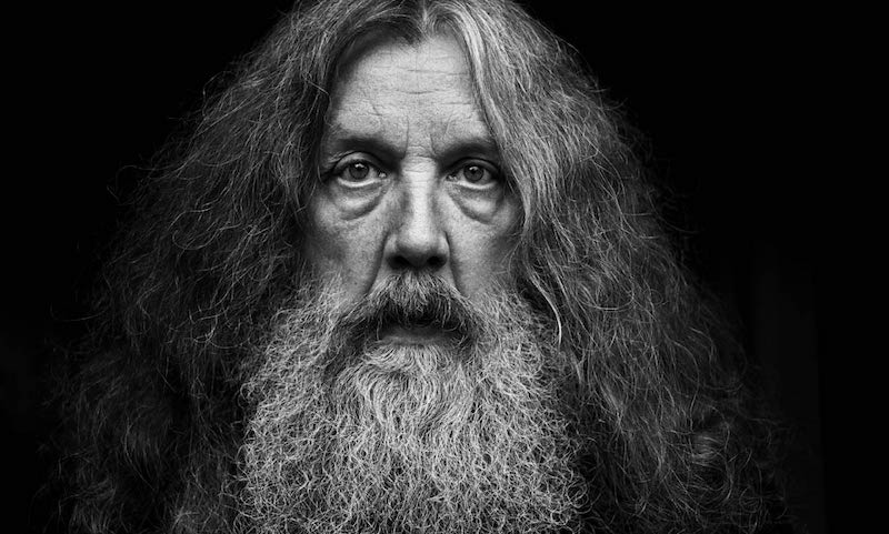 Alan Moore explica la relación entre el cine de superhéroes y el fascismo