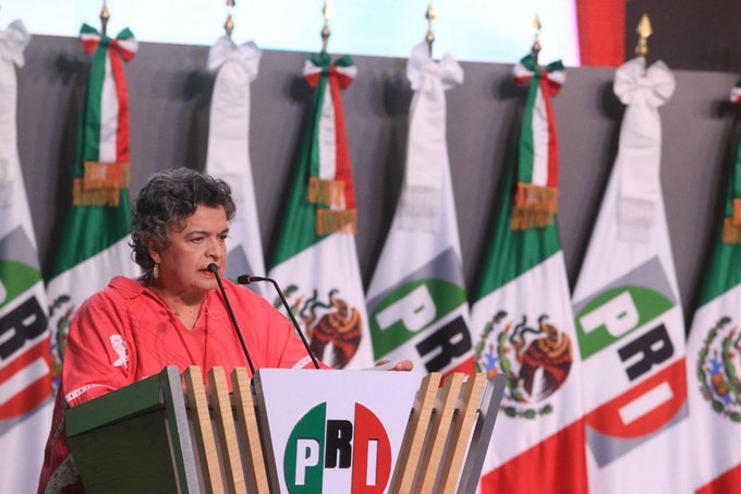 Pide Beatriz Paredes a AMLO no querer manipular a su sucesor