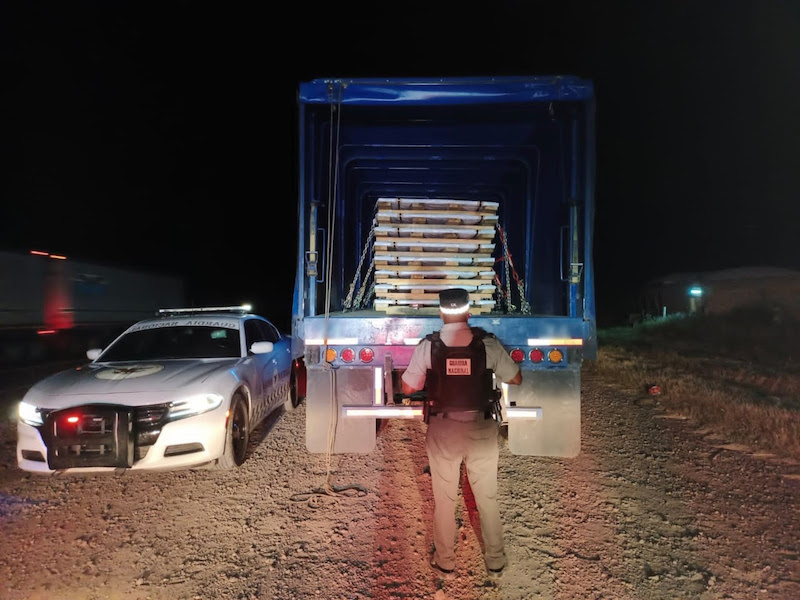 Guardia Nacional recupera vehículos y mercancía con reporte de robo